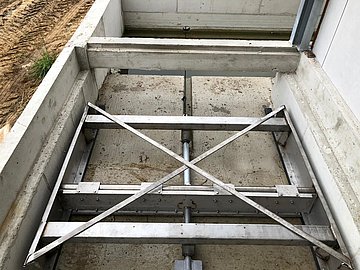 Der Entmistungsschieber von IBO Stalltechnik – fotografiert von oben.