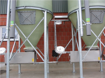 grüne Futtersilos